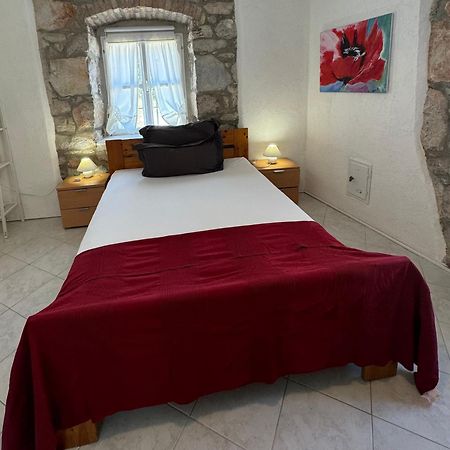 Mediterranes Ferienhaus M. Terrasse Veli Losinj Luaran gambar