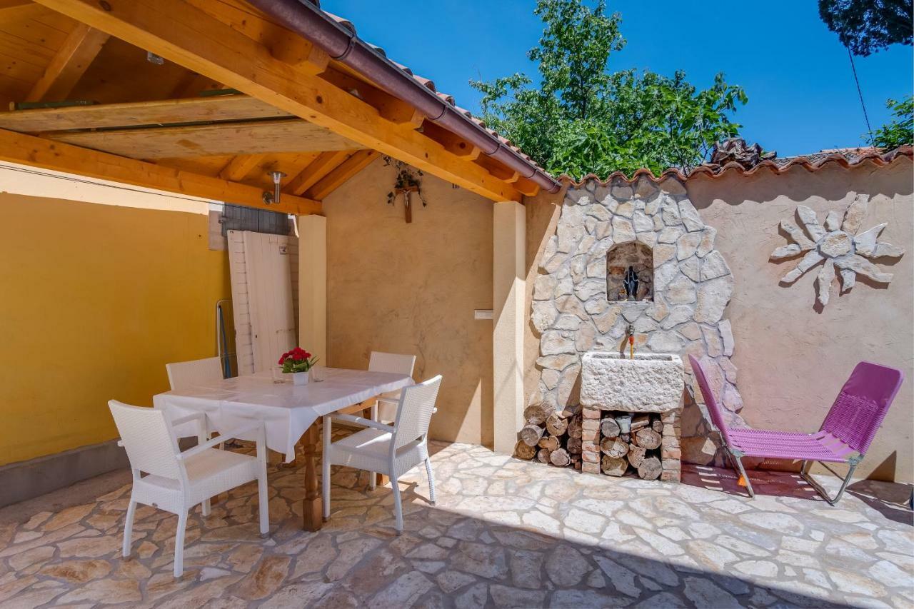 Mediterranes Ferienhaus M. Terrasse Veli Losinj Luaran gambar