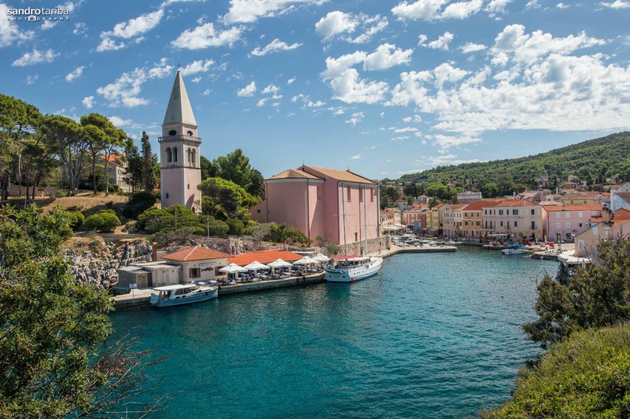 Mediterranes Ferienhaus M. Terrasse Veli Losinj Luaran gambar