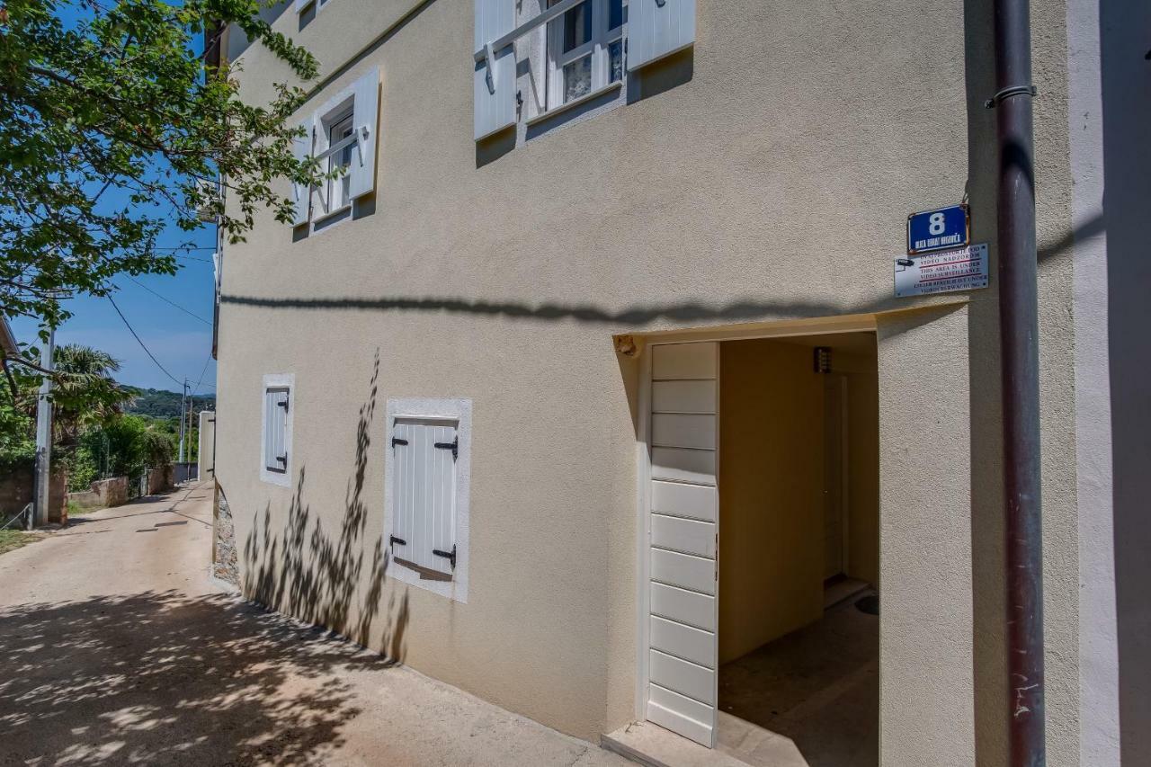 Mediterranes Ferienhaus M. Terrasse Veli Losinj Luaran gambar